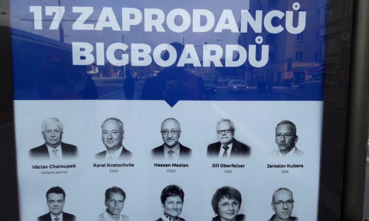 V Praze startuje kampaň proti údajným politickým podporovatelům billboardového byznysu