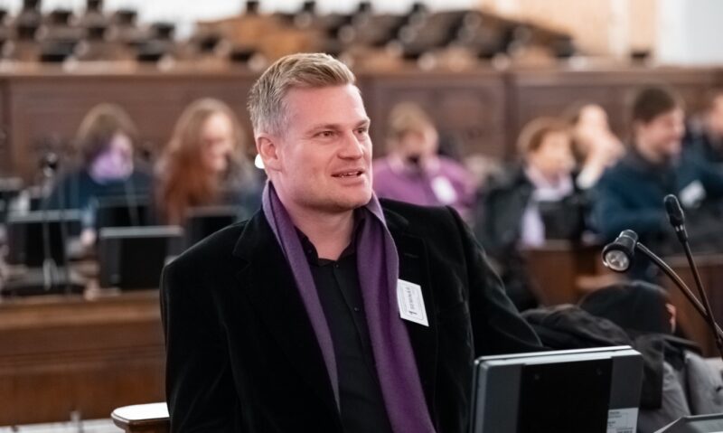 Web, financovaný ministerstvem, zveřejnil článek o opozičníkovi Turkovi. Text budí pochybnosti