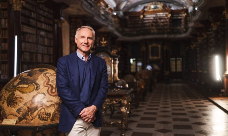 Prodeje nového Dana Browna na českém trhu se blíží 200 tisícům výtisků