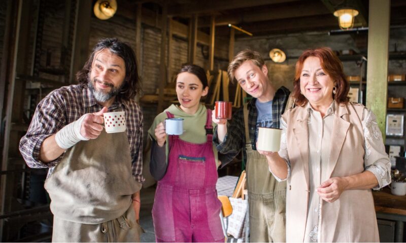 Nova do vysílání nasadí komediální seriál o nenadálé výhře s Pavlem Liškou a Zlatou Adamovskou