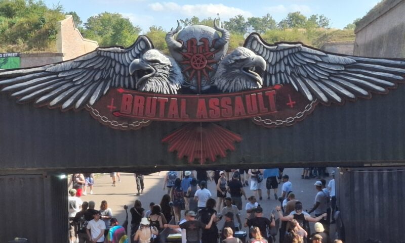 Na metalový festival Brutal Assault do josefovské pevnosti přijelo přes 22 tisíc lidí