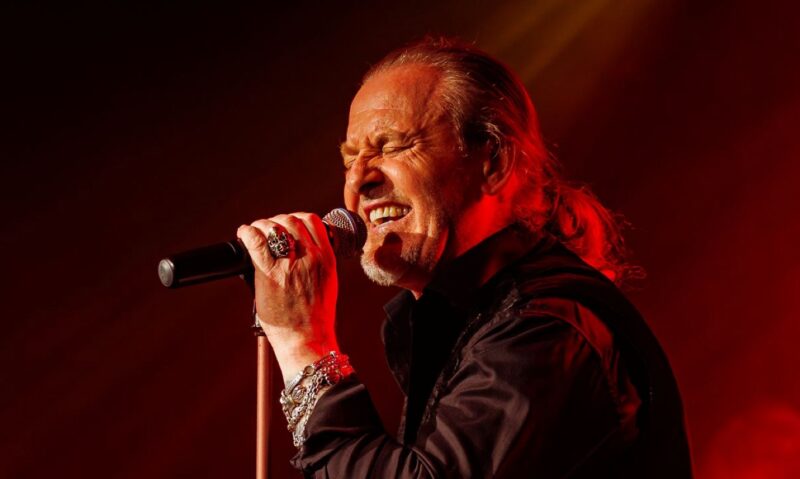 Frontman Kabátu se druhou deskou loučí se svými muzikálovými rolemi