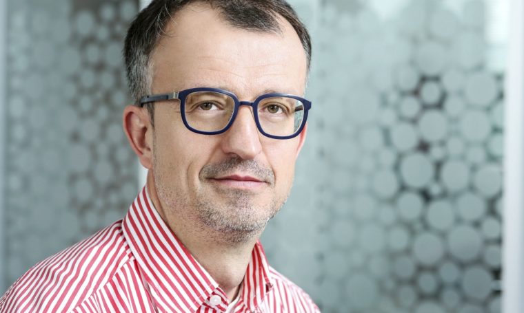 Šéfem marketingu a distribuce Mladé fronty (Savov) Jaroslav Aujezdský