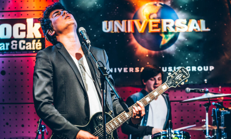 Universal Music investuje do mladé kapely Mirai