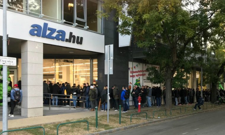 E-shop Alza.cz posiluje expanzi do zahraničí, v Maďarsku se poprali zákazníci