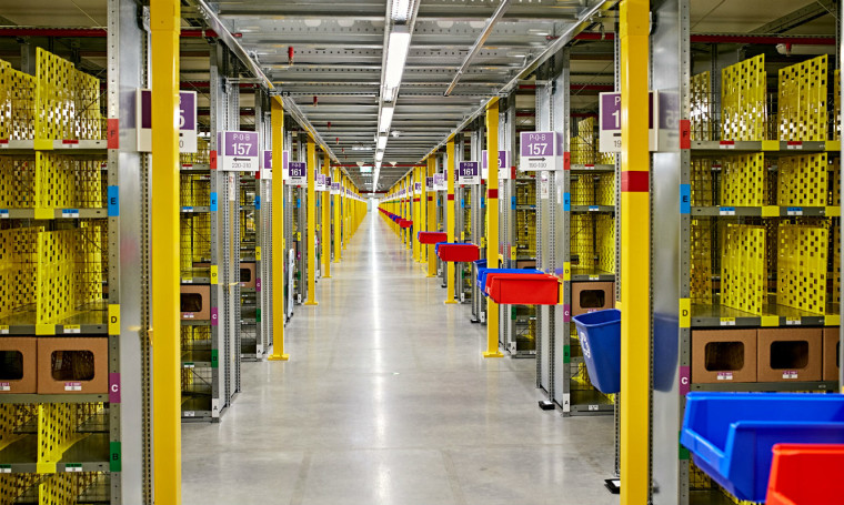 E-shop Amazon zdvojnásobil kapacitu svého středočeského distribučního centra
