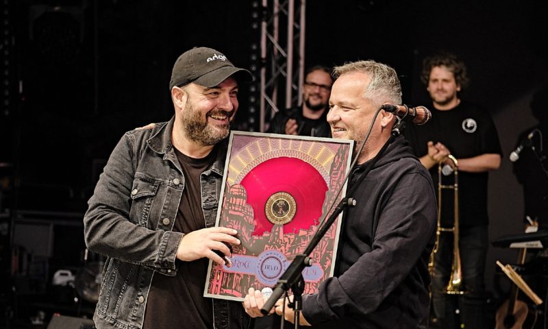 Poprocková kapela IMT Smile získala platinovou desku a vydává výběrový CD-box