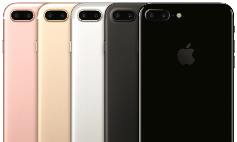 Prodeje iPhonů ve čtvrtém kvartálu klesly o 5 procent, Apple spadly tržby