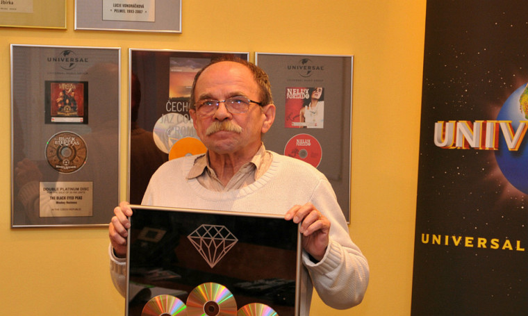 Skladatel Uhlíř prodal pod Universal Music půl milionu nosičů