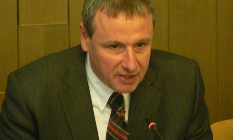 Peníze pro filmové a televizní producenty uvízly v parlamentních lavicích