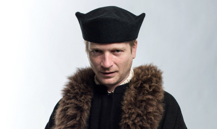 Pro Jana Husa České televize se vyrobilo 1500 kostýmů