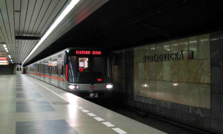 Mobilní operátoři: pokrytí celého pražského metra bude stát přes 500 milionů