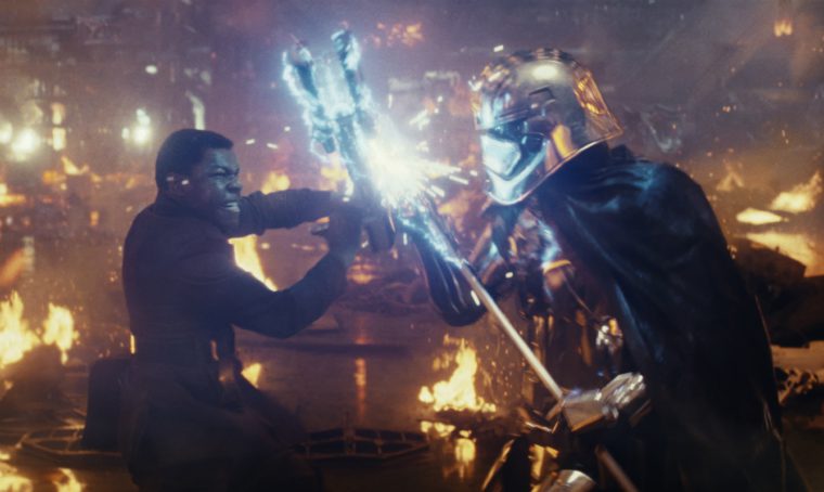Díky startu v Číně nové Star Wars překročily v kinotržbách 1,2 miliardy dolarů
